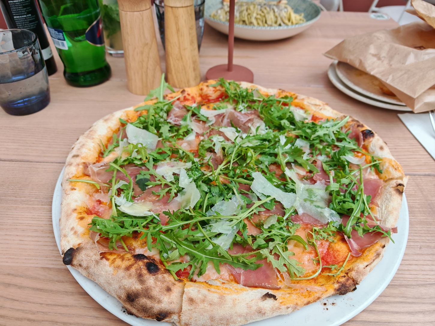 Kde si v centru Prahy můžete dát nejlepší pizzu? FARINA v Hybernské ulici patří mezi absolutní gastronomickou špičku
