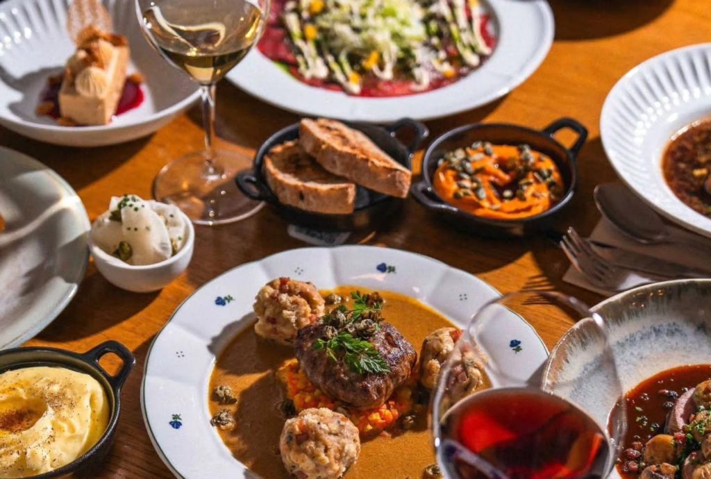 Podzimní večeře v Praze: Restaurace TADY CHUTNÁ zvou na sezonní kombinace